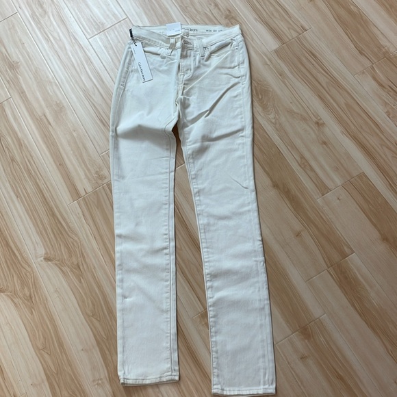 Calvin Klein brand new white jeans - Picture 2 of 6